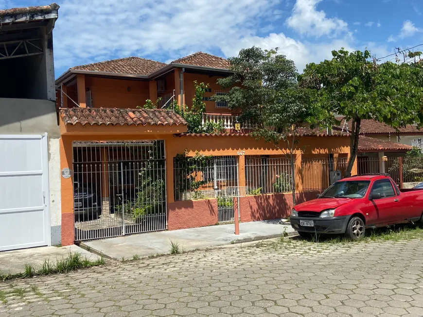 Foto 1 de Casa com 6 Quartos à venda, 650m² em Centro, Caraguatatuba