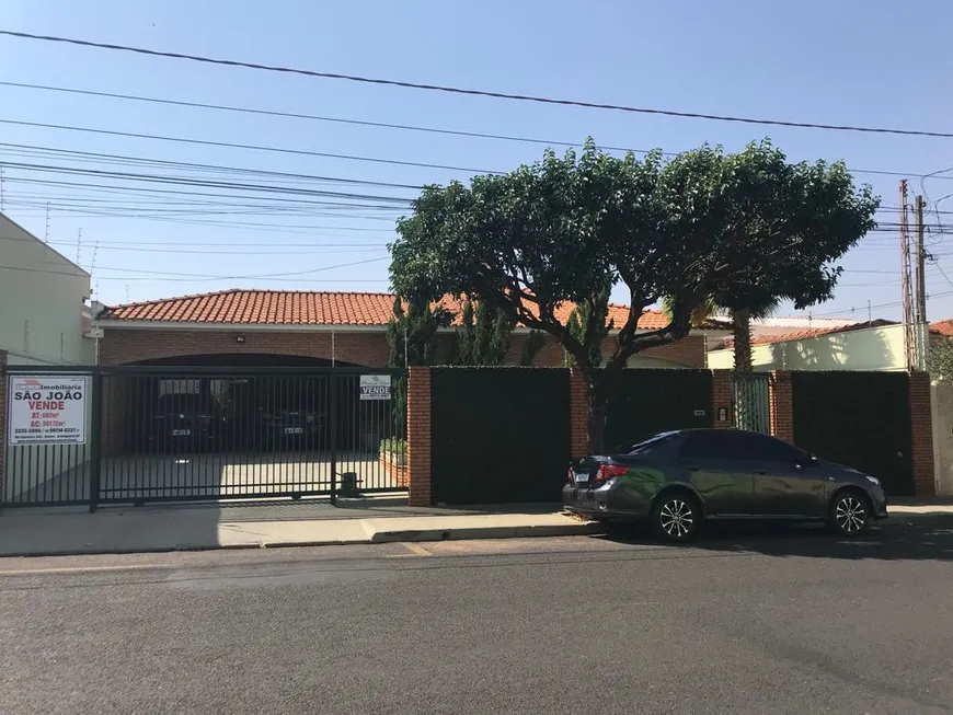 Foto 1 de Casa com 4 Quartos à venda, 182m² em Centro, Araraquara