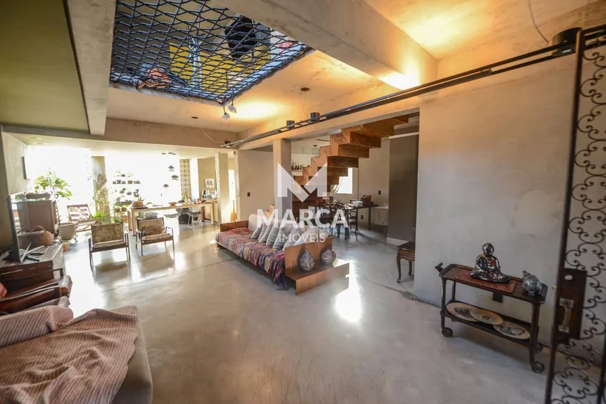 Foto 1 de Casa com 3 Quartos para alugar, 360m² em Alto Barroca, Belo Horizonte