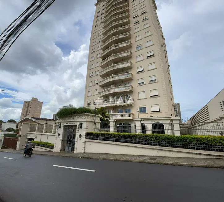 Foto 1 de Apartamento com 4 Quartos à venda, 255m² em Centro, Uberaba