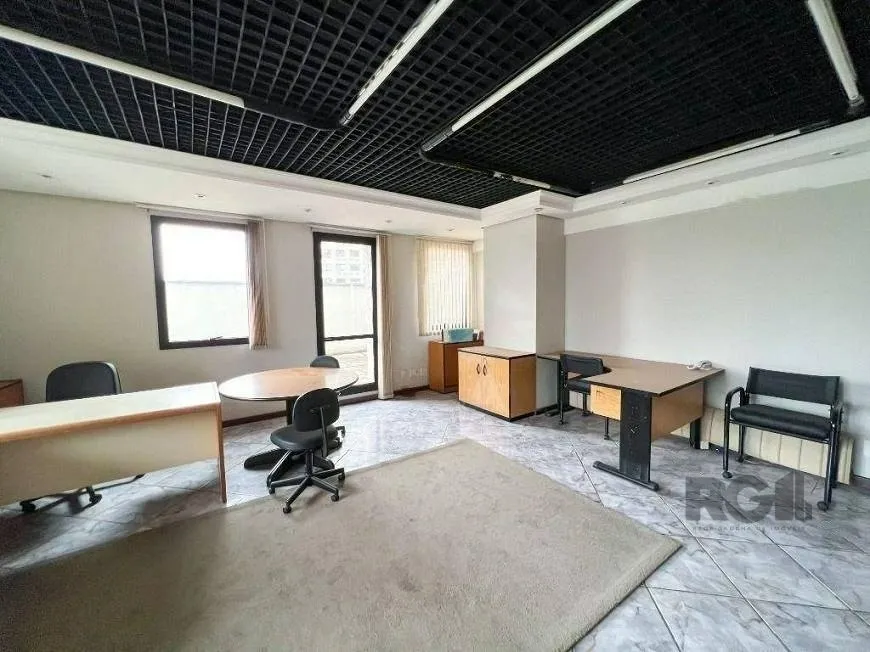 Foto 1 de Sala Comercial para alugar, 38m² em Três Figueiras, Porto Alegre