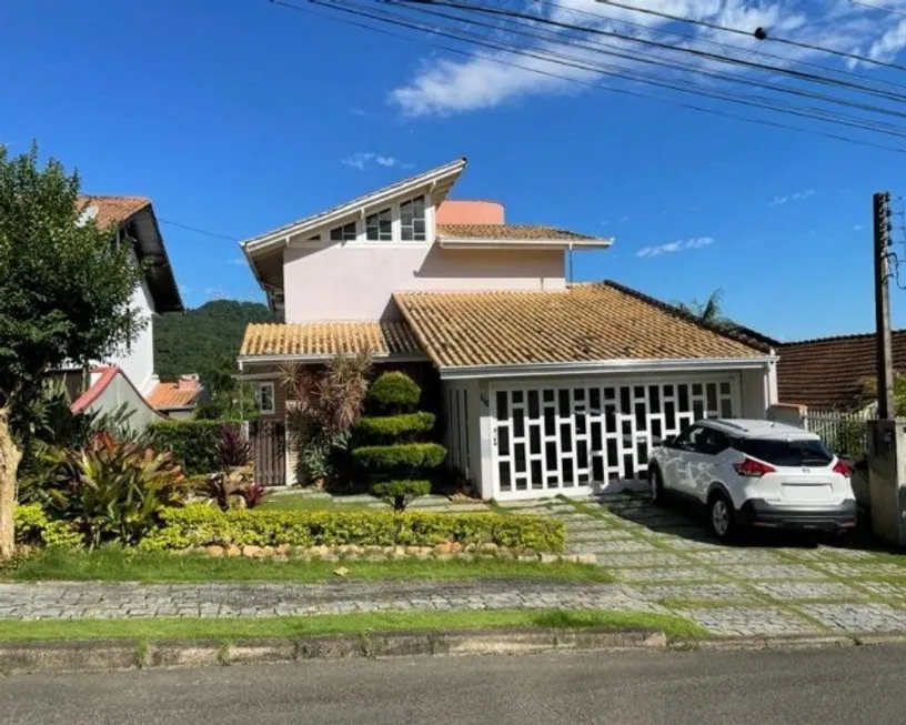 Foto 1 de Casa com 3 Quartos à venda, 255m² em Saguaçú, Joinville