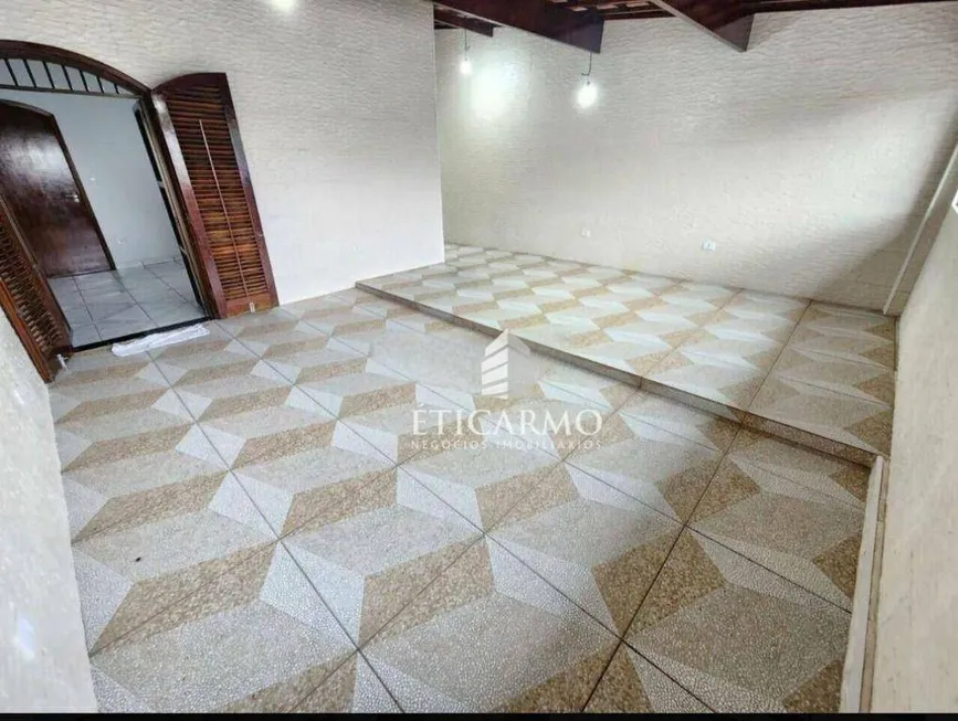 Foto 1 de Sobrado com 3 Quartos à venda, 180m² em Vila Carmosina, São Paulo