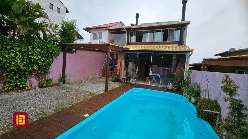 Foto 1 de Casa com 2 Quartos à venda, 152m² em São João do Rio Vermelho, Florianópolis