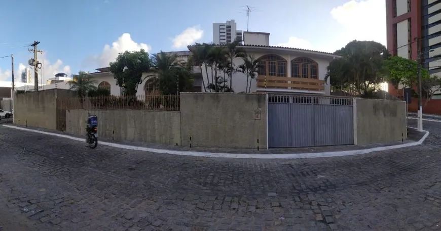 Foto 1 de Casa com 5 Quartos à venda, 415m² em Lagoa Nova, Natal