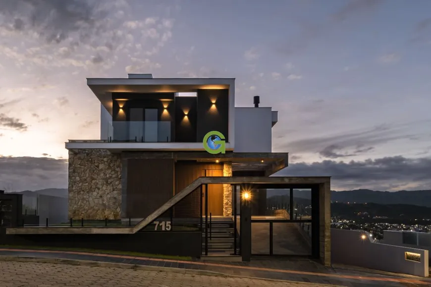 Foto 1 de Casa com 4 Quartos à venda, 330m² em Centro, Garopaba