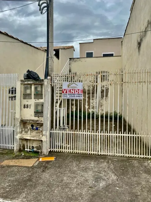 Foto 1 de Casa com 2 Quartos à venda, 360m² em Roma, Volta Redonda