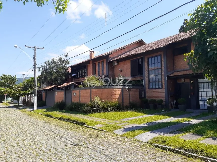 Foto 1 de Casa com 5 Quartos à venda, 900m² em Itacorubi, Florianópolis