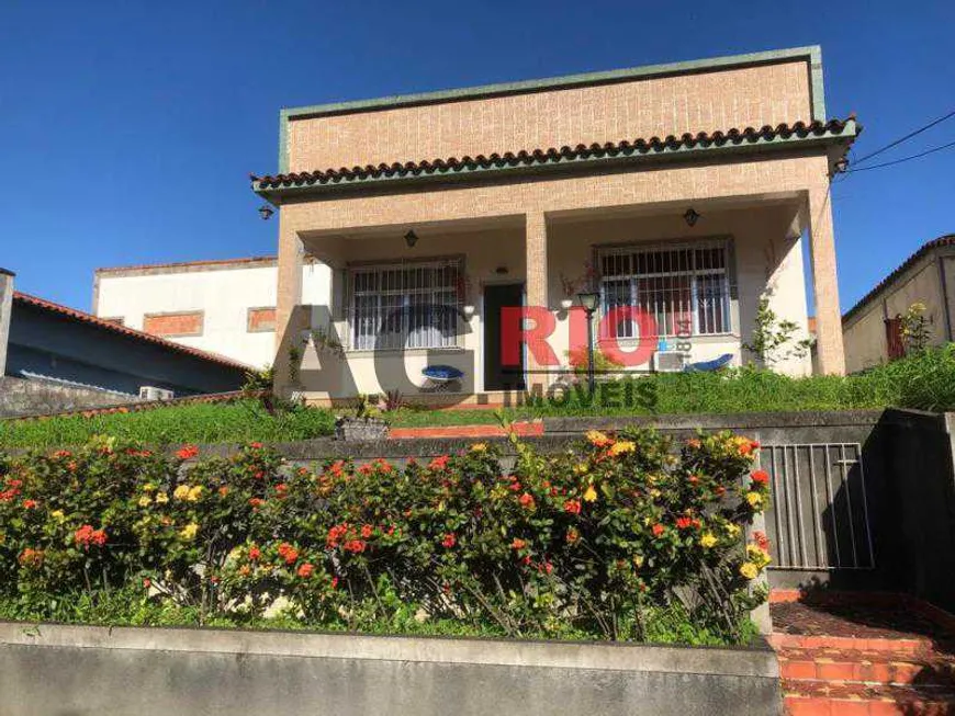 Foto 1 de Casa com 4 Quartos à venda, 288m² em  Vila Valqueire, Rio de Janeiro