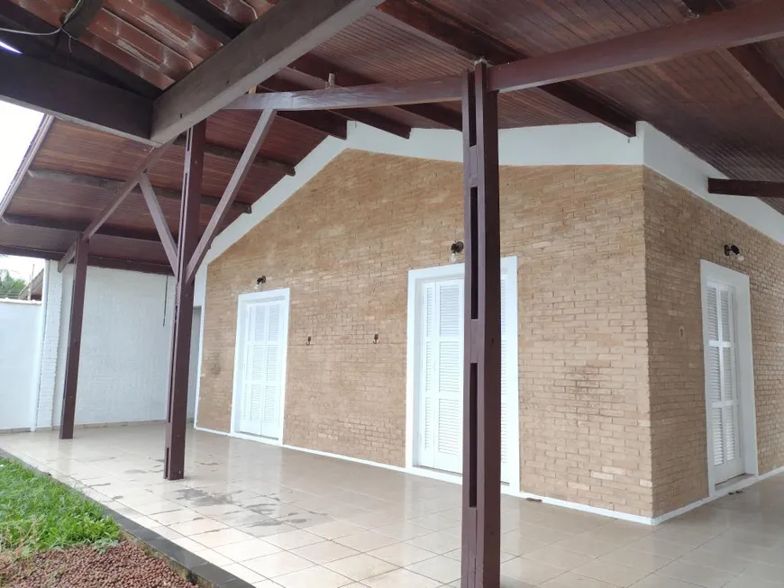 Foto 1 de Casa com 4 Quartos para alugar, 320m² em Martin de Sá, Caraguatatuba