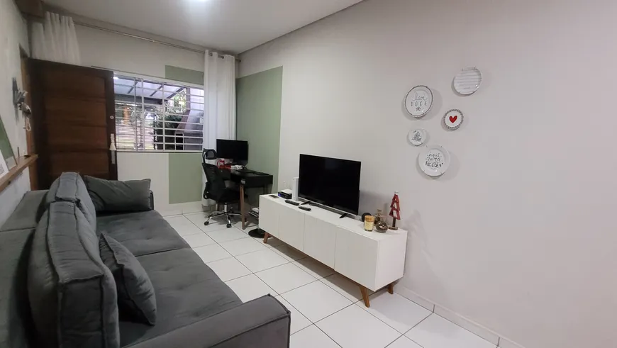 Foto 1 de Casa com 3 Quartos à venda, 90m² em Ernani Moura Lima, Londrina