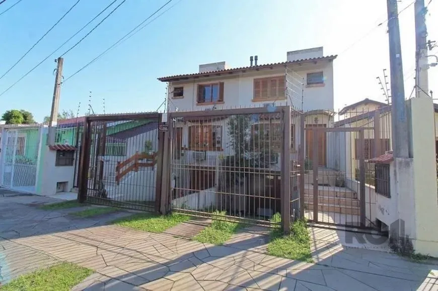 Foto 1 de Casa com 3 Quartos à venda, 174m² em Jardim Itú Sabará, Porto Alegre