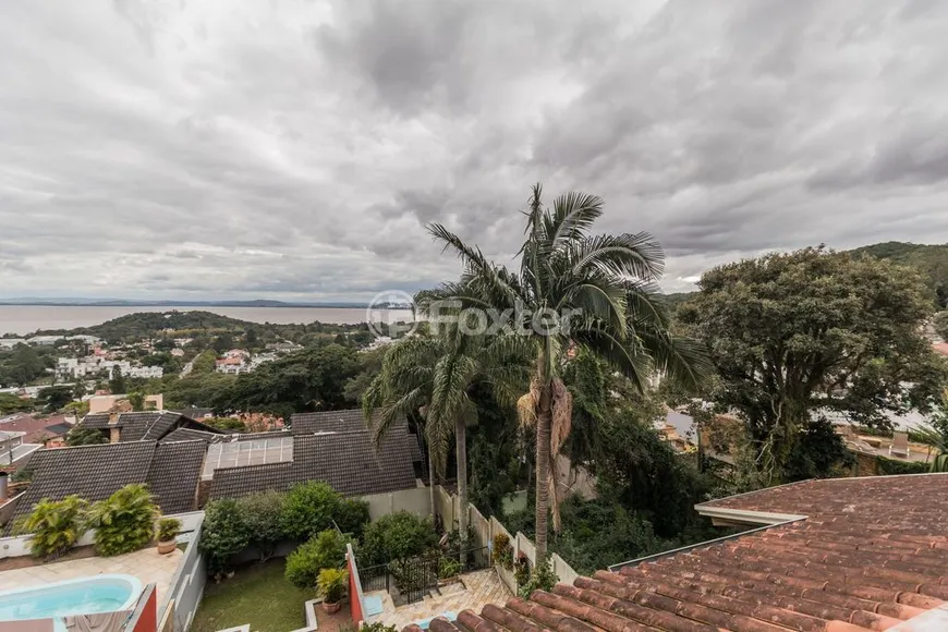 Foto 1 de Casa com 3 Quartos à venda, 227m² em Jardim Isabel, Porto Alegre