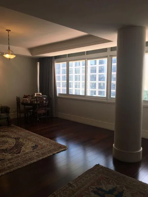 Foto 1 de Apartamento com 3 Quartos à venda, 185m² em Cerqueira César, São Paulo