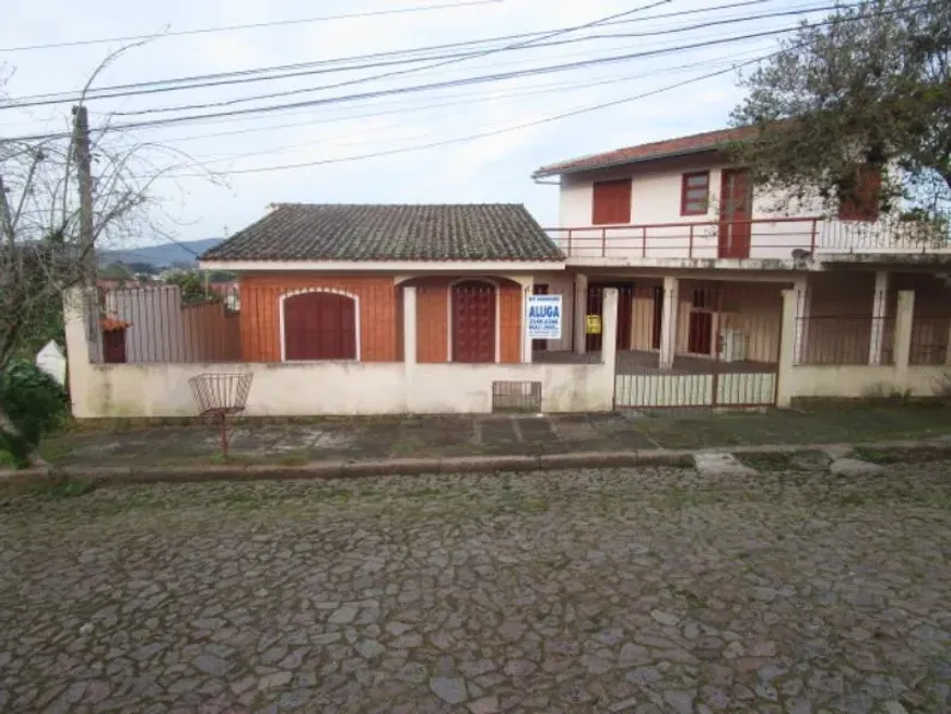 Foto 1 de Casa com 3 Quartos para alugar, 100m² em Espiríto Santo, Porto Alegre