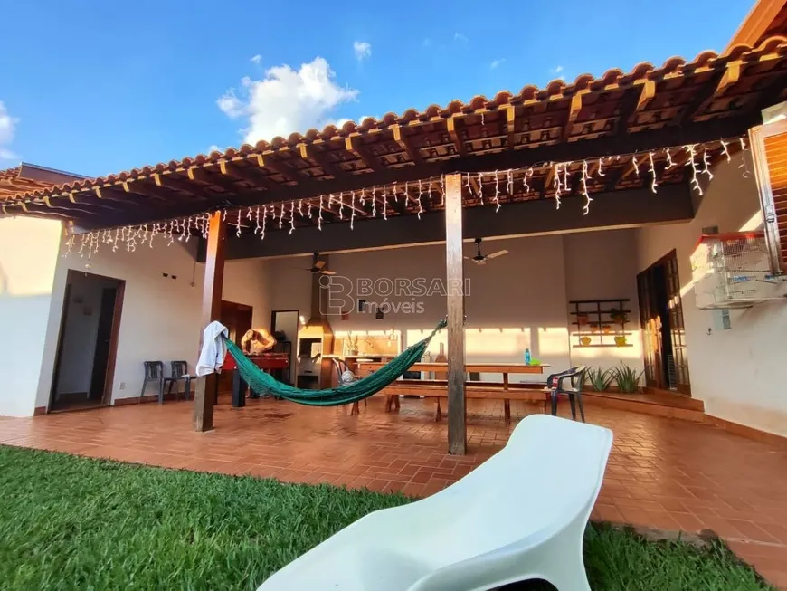 Foto 1 de Casa com 3 Quartos à venda, 332m² em Vila Harmonia, Araraquara