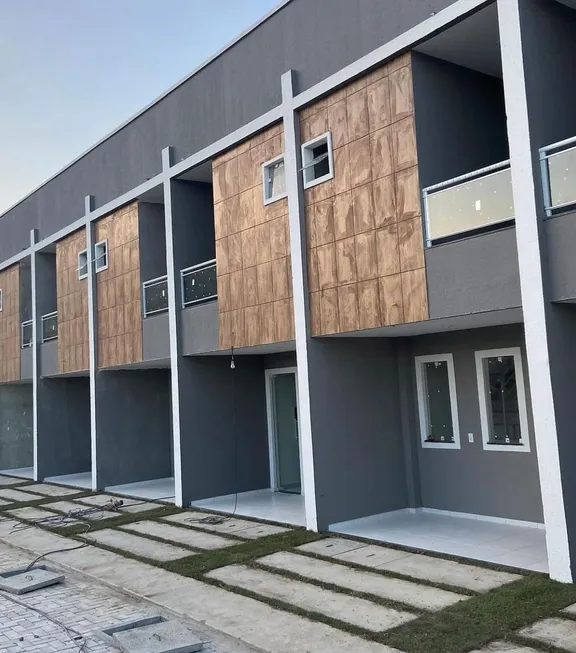 Foto 1 de Casa com 2 Quartos à venda, 75m² em Monguba, Pacatuba