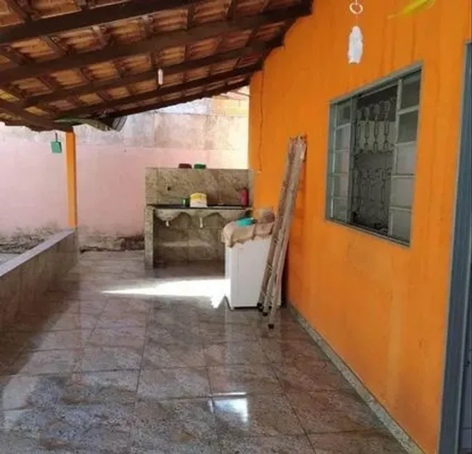 Foto 1 de Casa com 2 Quartos à venda, 70m² em Feu Rosa, Serra