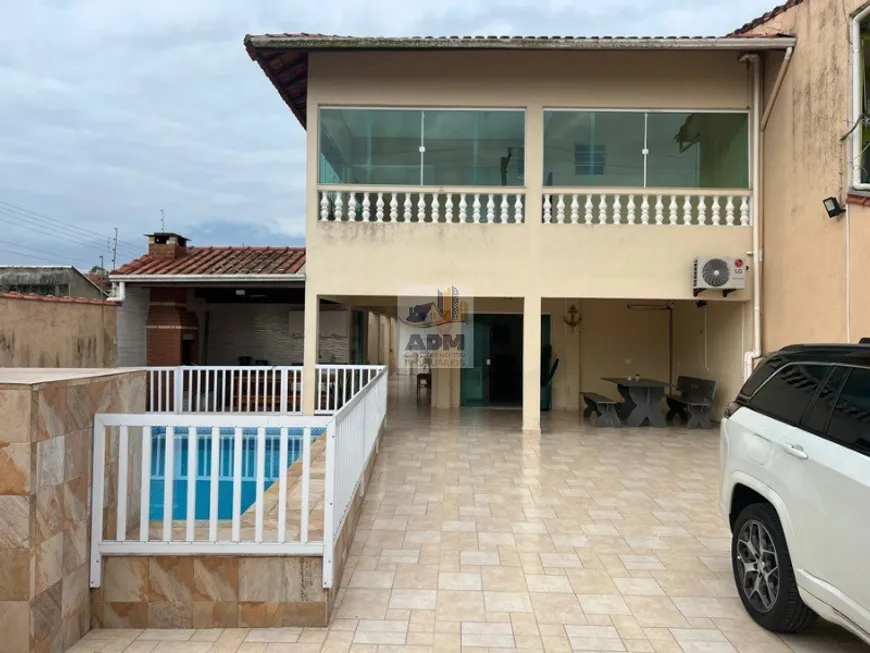 Foto 1 de Sobrado com 3 Quartos à venda, 240m² em Laranjeiras, Itanhaém