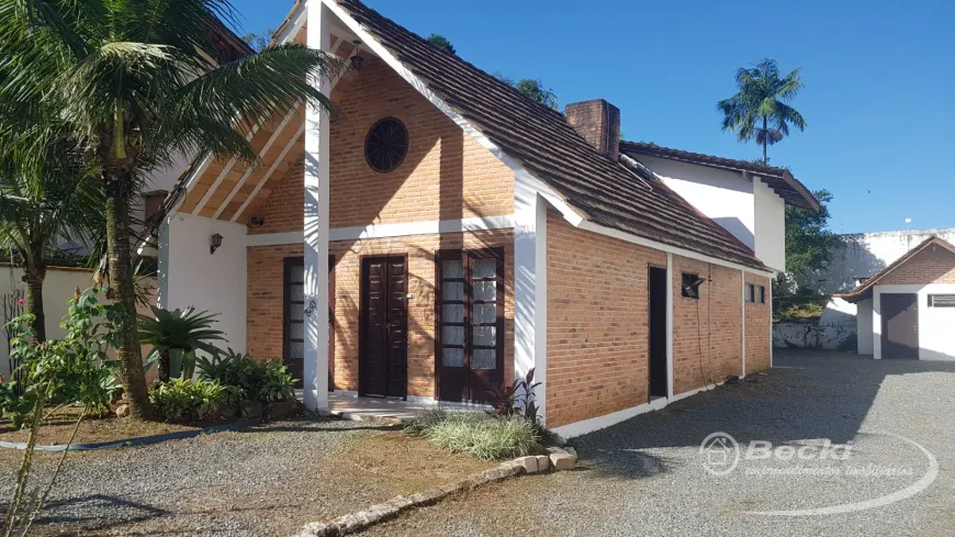 Foto 1 de Casa com 6 Quartos à venda, 166m² em Atiradores, Joinville