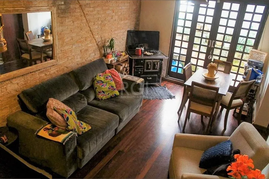 Foto 1 de Casa com 4 Quartos à venda, 159m² em Teresópolis, Porto Alegre
