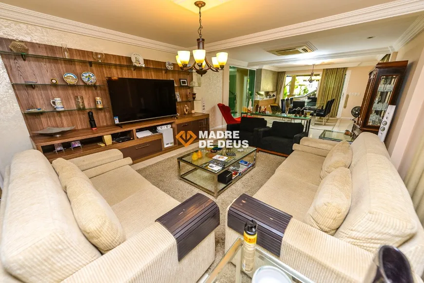 Foto 1 de Casa de Condomínio com 5 Quartos à venda, 334m² em De Lourdes, Fortaleza