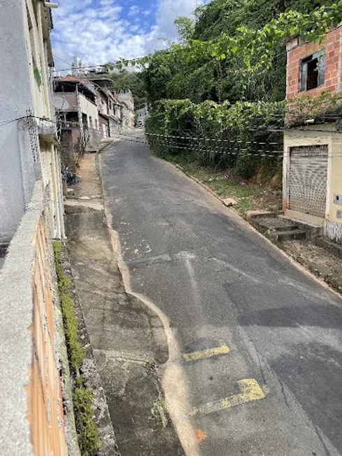 Foto 1 de Casa com 5 Quartos à venda, 160m² em Santa Cecília, Juiz de Fora