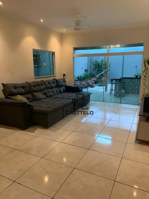 Foto 1 de Sobrado com 3 Quartos à venda, 190m² em Columbia, Londrina