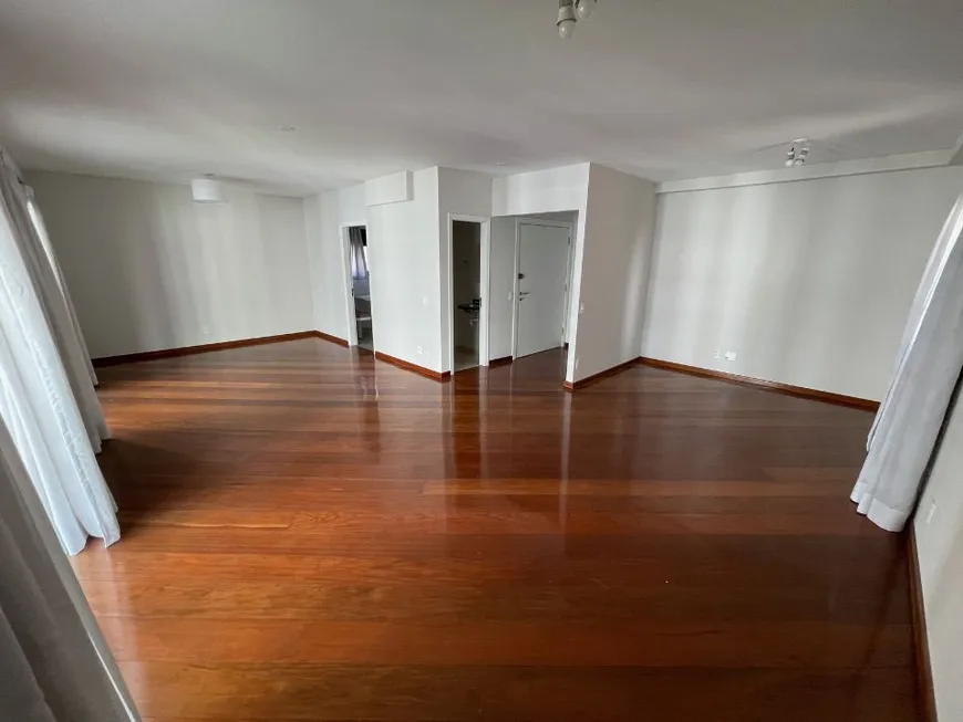 Foto 1 de Apartamento com 3 Quartos à venda, 165m² em Moema, São Paulo