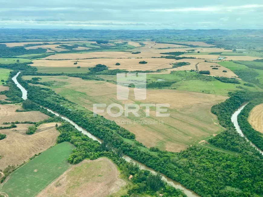 Foto 1 de Fazenda/Sítio com 4 Quartos à venda, 214m² em Sape, Tomazina