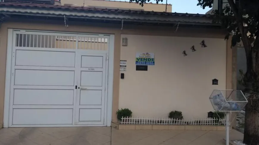 Foto 1 de Sobrado com 3 Quartos à venda, 215m² em Jardim dos Ipês, Suzano