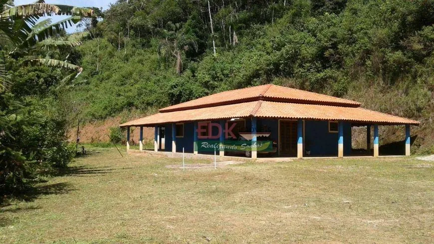 Foto 1 de Fazenda/Sítio com 3 Quartos à venda, 10m² em Sao Benedito, Monteiro Lobato