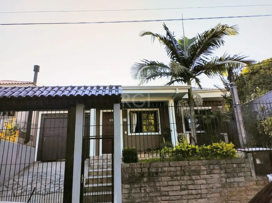 Foto 1 de Casa com 2 Quartos à venda, 213m² em Santa Fé, Porto Alegre