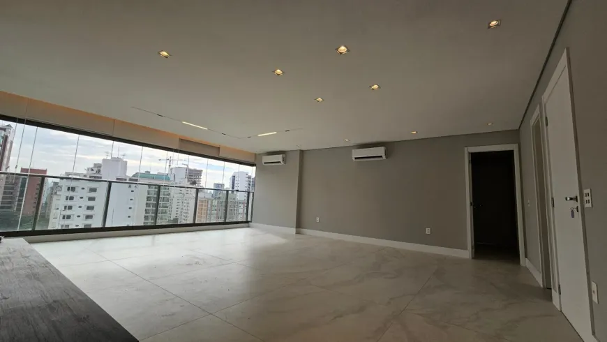 Foto 1 de Apartamento com 3 Quartos para alugar, 143m² em Campo Belo, São Paulo