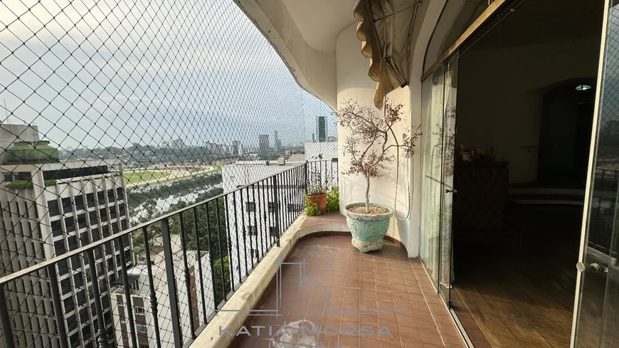 Foto 1 de Apartamento com 3 Quartos à venda, 196m² em Jardim Europa, São Paulo