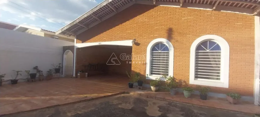 Foto 1 de Casa com 3 Quartos para venda ou aluguel, 219m² em Jardim do Lago, Campinas