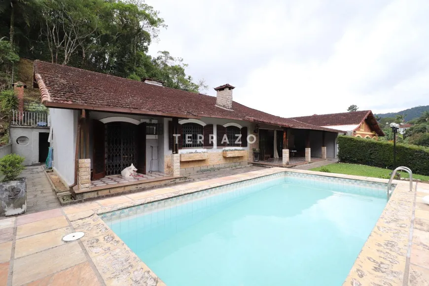 Foto 1 de Casa com 5 Quartos à venda, 226m² em Granja Comary, Teresópolis