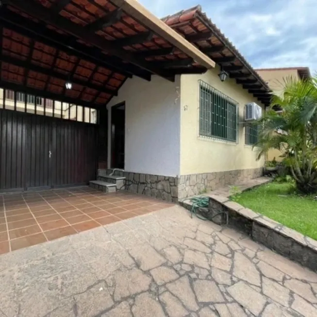 Foto 1 de Casa com 3 Quartos à venda, 200m² em Vila Santa Cecília, Volta Redonda