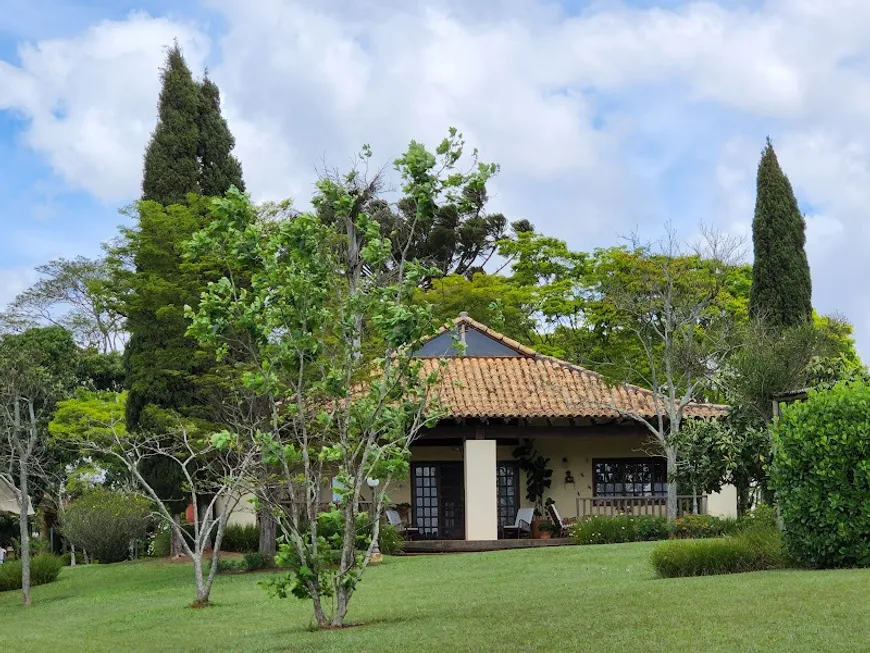 Foto 1 de Fazenda/Sítio com 3 Quartos à venda, 270m² em Area Rural de Tatui, Tatuí