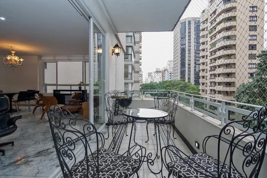 Foto 1 de Apartamento com 3 Quartos à venda, 213m² em Jardins, São Paulo