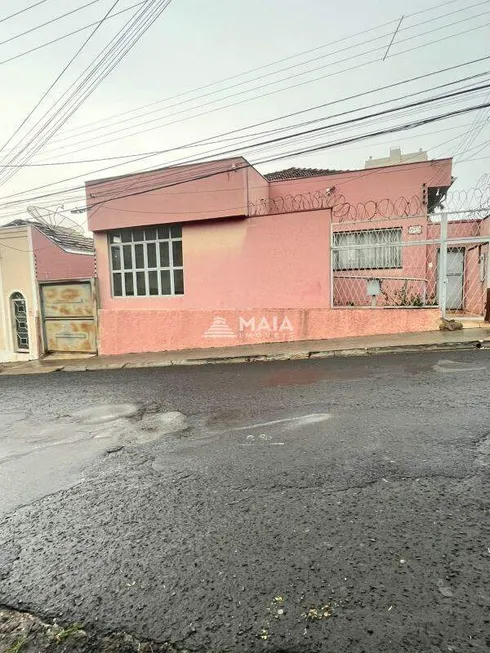 Foto 1 de Casa com 3 Quartos para alugar, 382m² em Fabrício, Uberaba