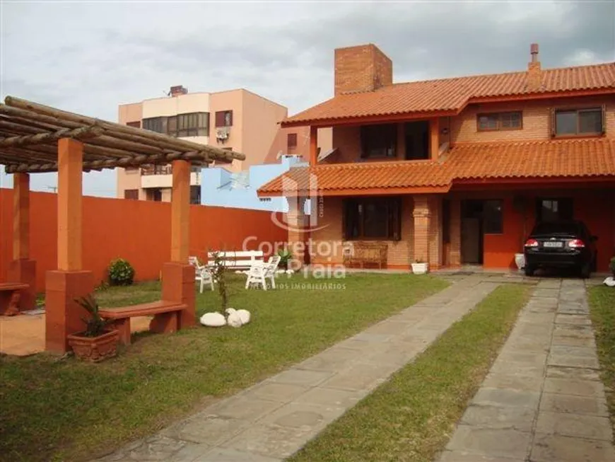 Foto 1 de Casa com 3 Quartos à venda, 182m² em Zona Nova, Tramandaí