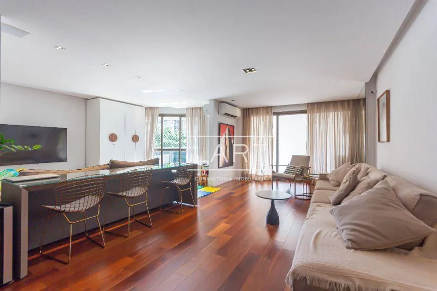 Foto 1 de Apartamento com 4 Quartos para venda ou aluguel, 221m² em Lagoa, Rio de Janeiro