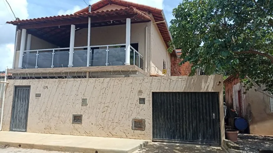 Foto 1 de Casa com 5 Quartos à venda, 200m² em Centro, Montes Claros