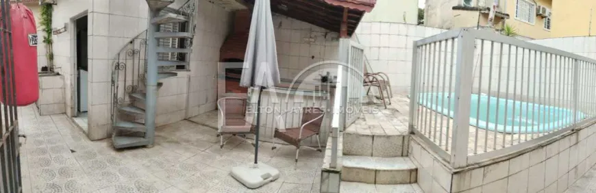 Foto 1 de Casa com 3 Quartos à venda, 150m² em Bom Retiro, Santos