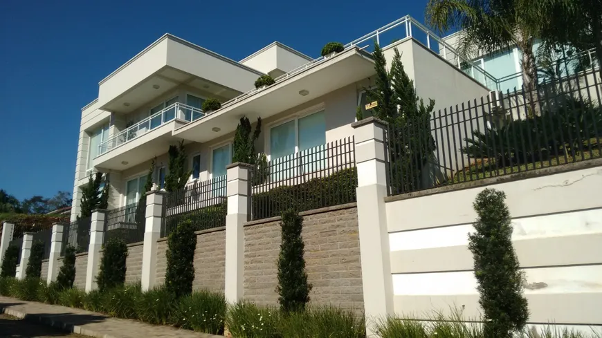 Foto 1 de Casa com 4 Quartos à venda, 466m² em Centro, Nova Araçá