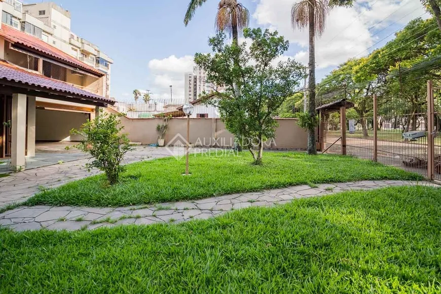 Foto 1 de Casa com 3 Quartos à venda, 243m² em Partenon, Porto Alegre