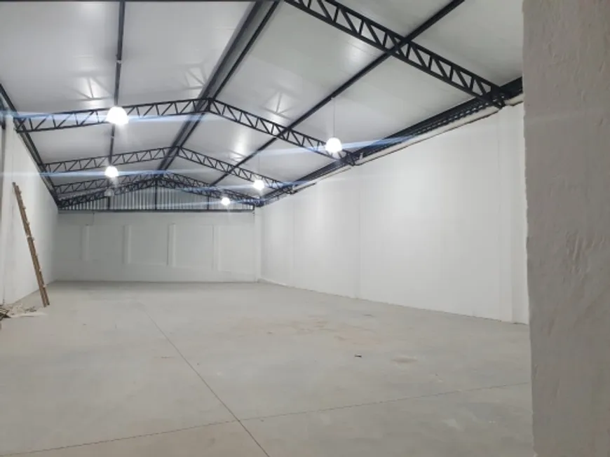 Foto 1 de Galpão/Depósito/Armazém para alugar, 400m² em Cachoeirinha, Belo Horizonte