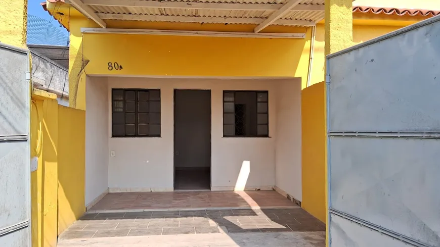 Foto 1 de Casa com 1 Quarto para alugar, 50m² em Amendoeira, São Gonçalo