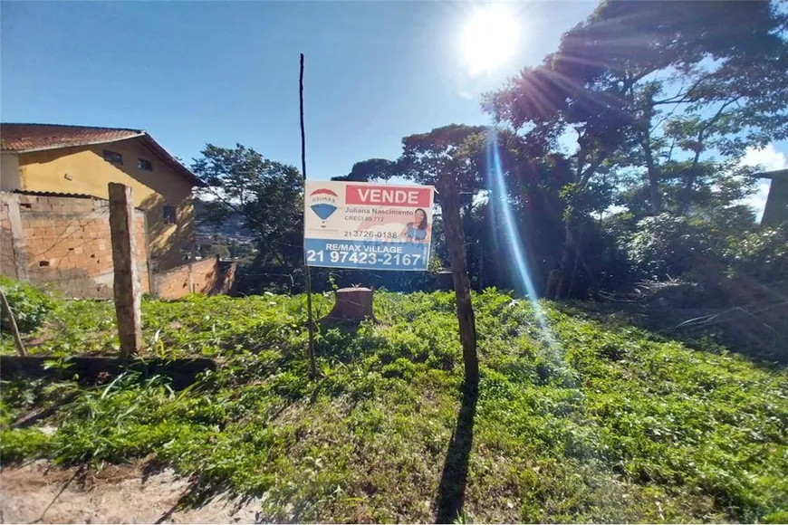 Foto 1 de Lote/Terreno à venda, 752m² em Iúcas, Teresópolis